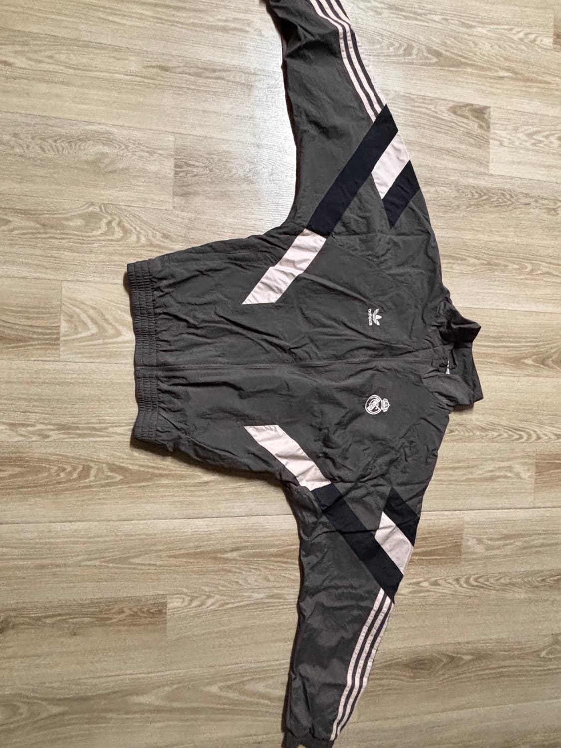 아디다스 레알마드리드 트렉탑 바람막이 L 상품이미지4