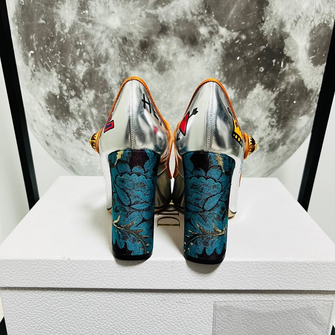 정품 36.5) 돌체앤 가바나 실버 실크 패턴 자수 펌프스 구두 상품이미지4