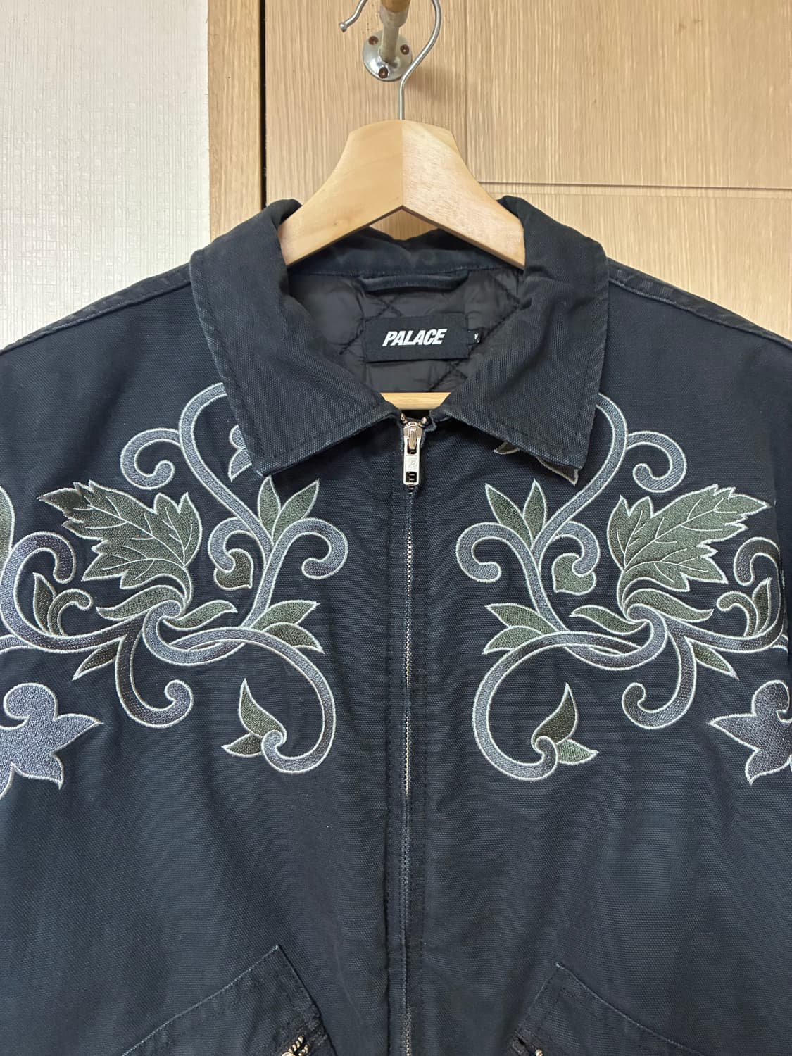 [M]팔라스 PALACE 플로랄 캔버스 봄버 자켓 블랙 상품이미지3