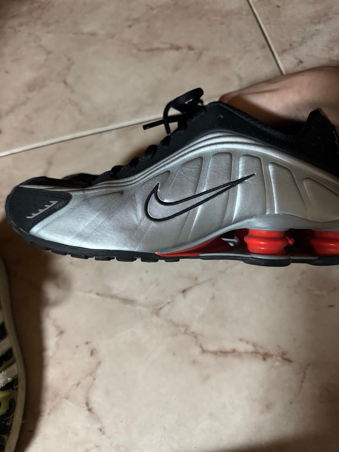 나이키 샥스 R4 메탈릭 실버 레드  상품이미지2