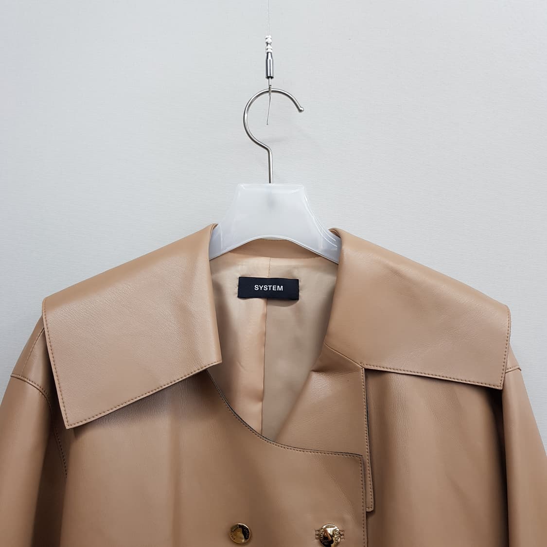 한섬 시스템 2023 레더 크롭자켓 82-94-160사이즈 상품이미지4