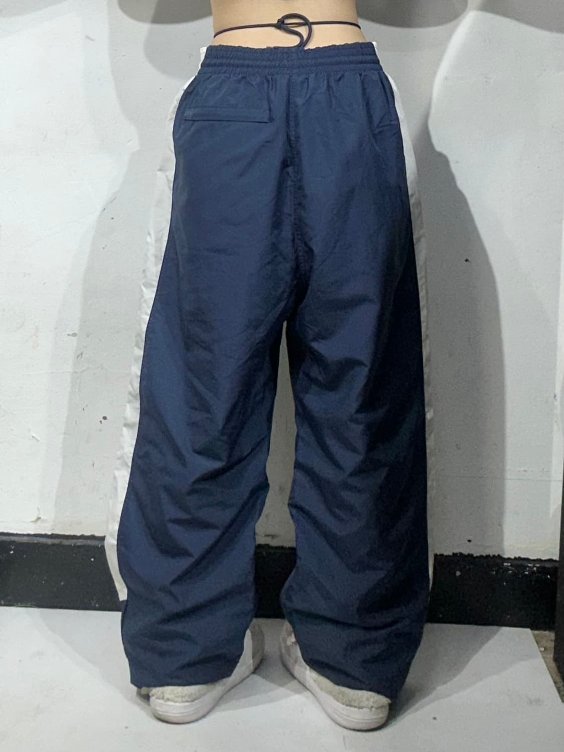 리복 네이비 와이드 화이트 사이드 라인 트랙 팬츠  상품이미지3