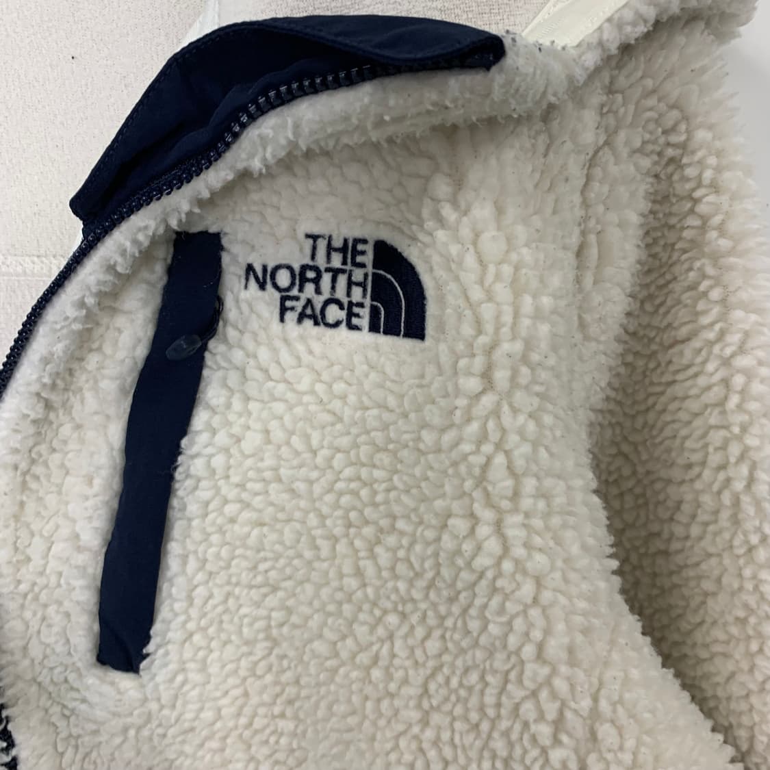 노스페이스 신형 화이트 쉐르파 후드 자켓 상품이미지4