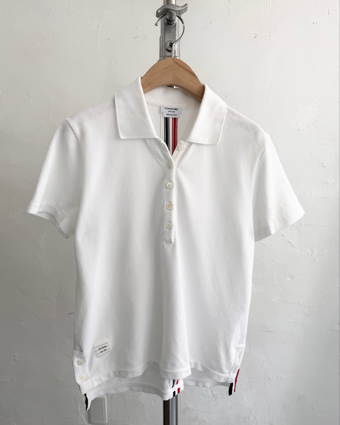 Thom Browne 톰브라운 화이트 코튼 백삼선 버튼 PK 카라티셔츠 상품이미지4