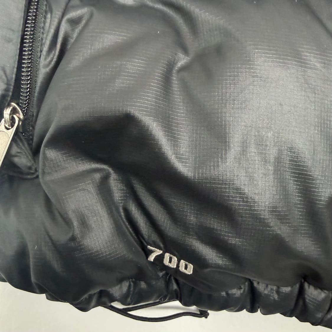 (100)노스페이스 구스다운 눕시 패딩 조끼 블랙 700 상품이미지3