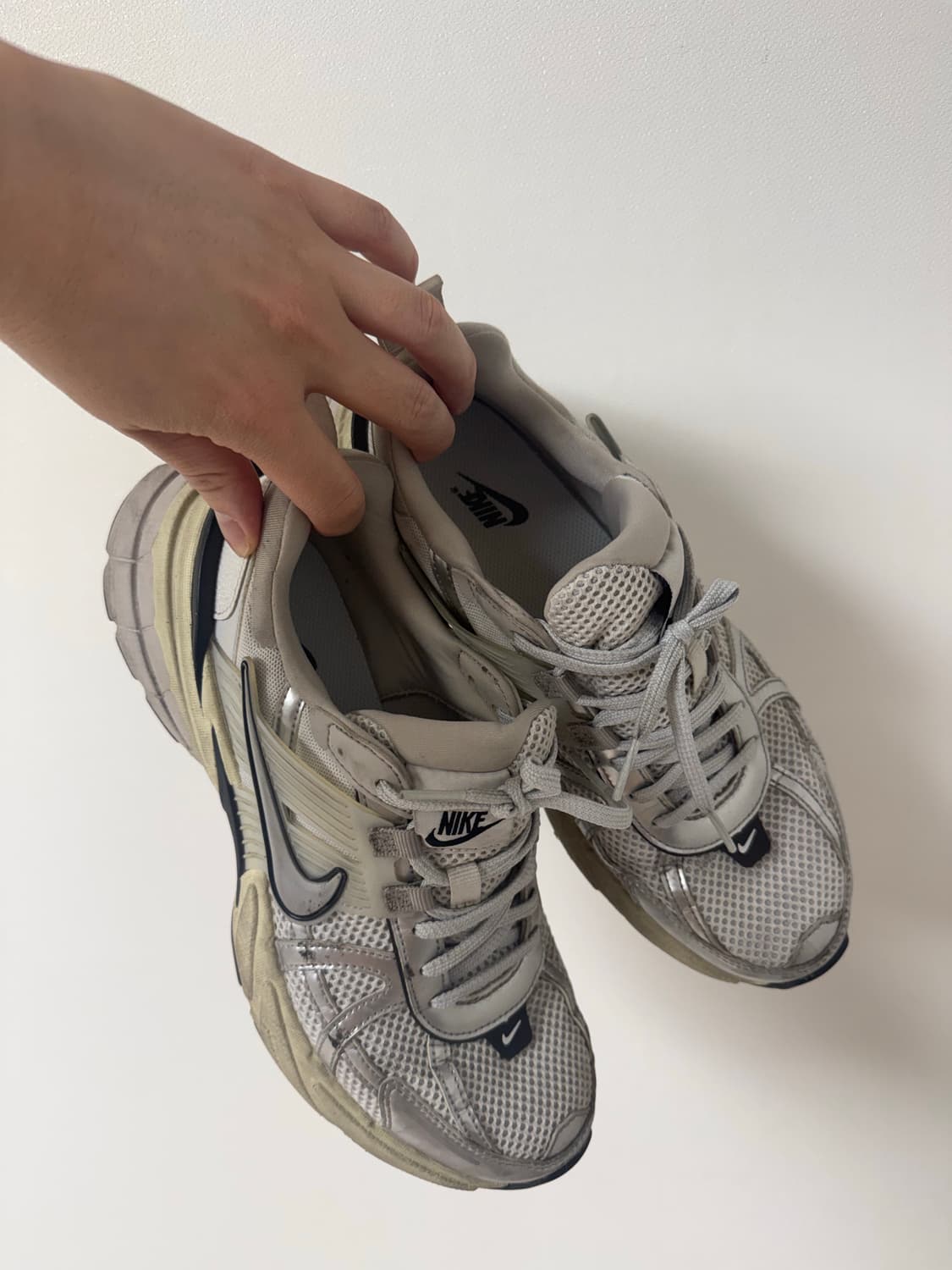 나이키 V2K 런 서밋 화이트 메탈릭 실버 265 size 상품이미지1