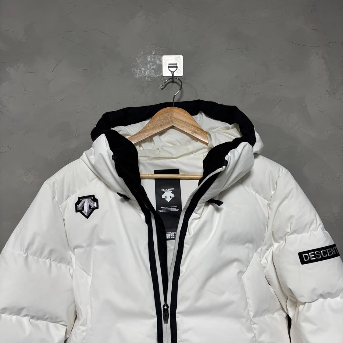 데상트 덕다운 패딩 화이트 상품이미지2