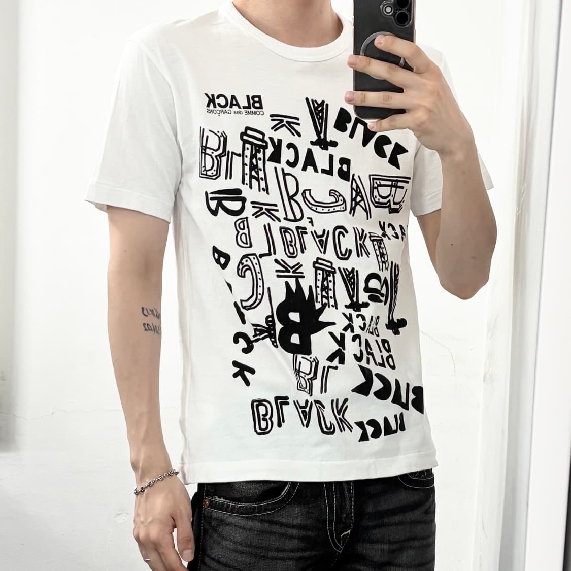 꼼데가르송 블랙 멀티로고 반팔 티셔츠 상품이미지2