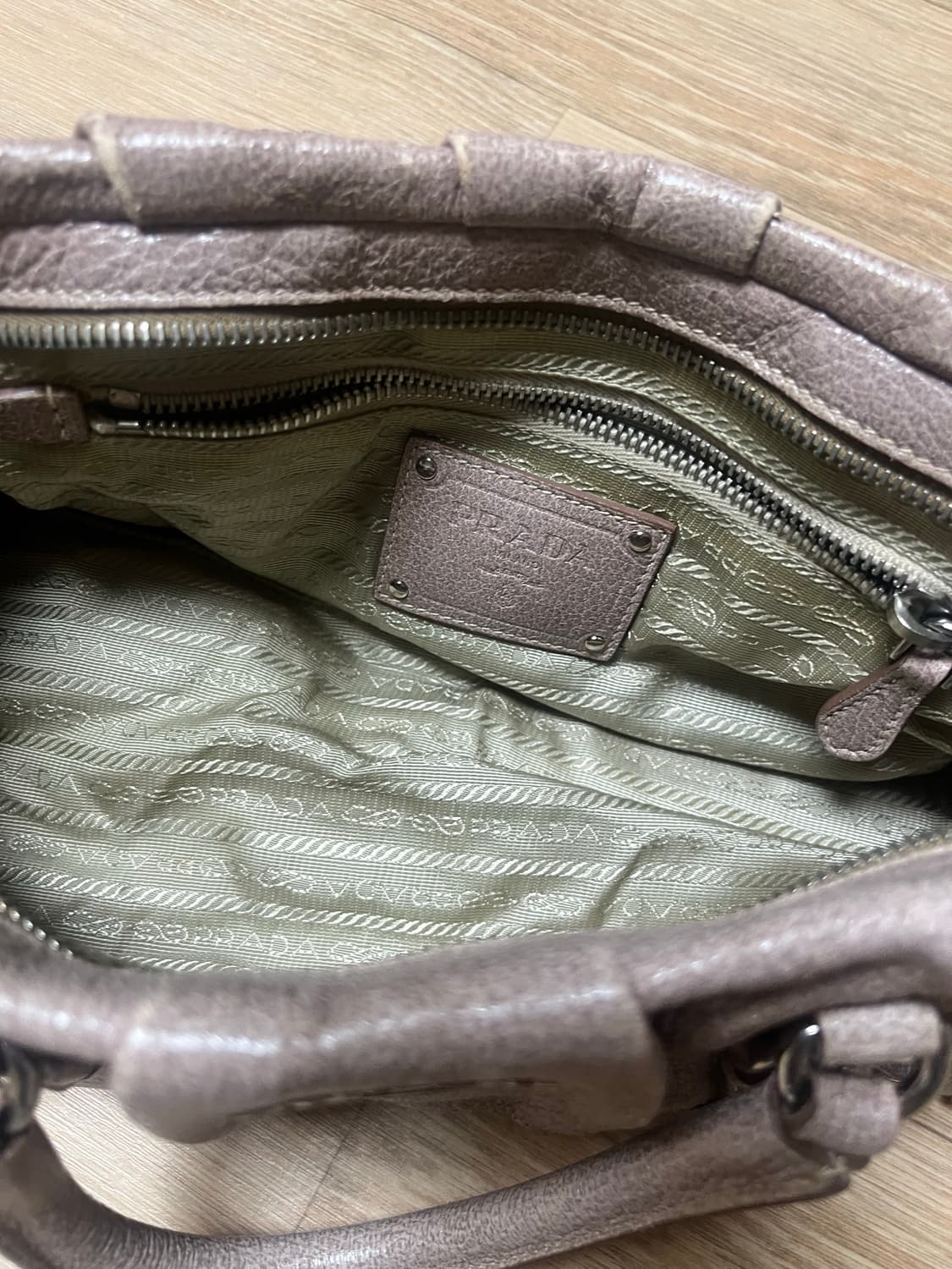 프라다(prada) 연보라 숄더백  상품이미지4