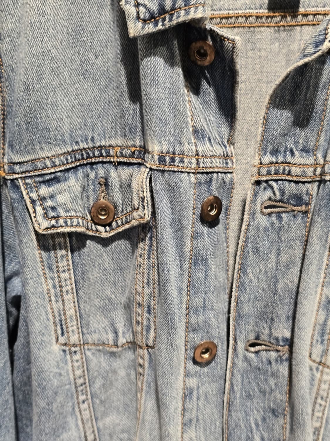 Distressed Denim Trucker Jacket 상품이미지2
