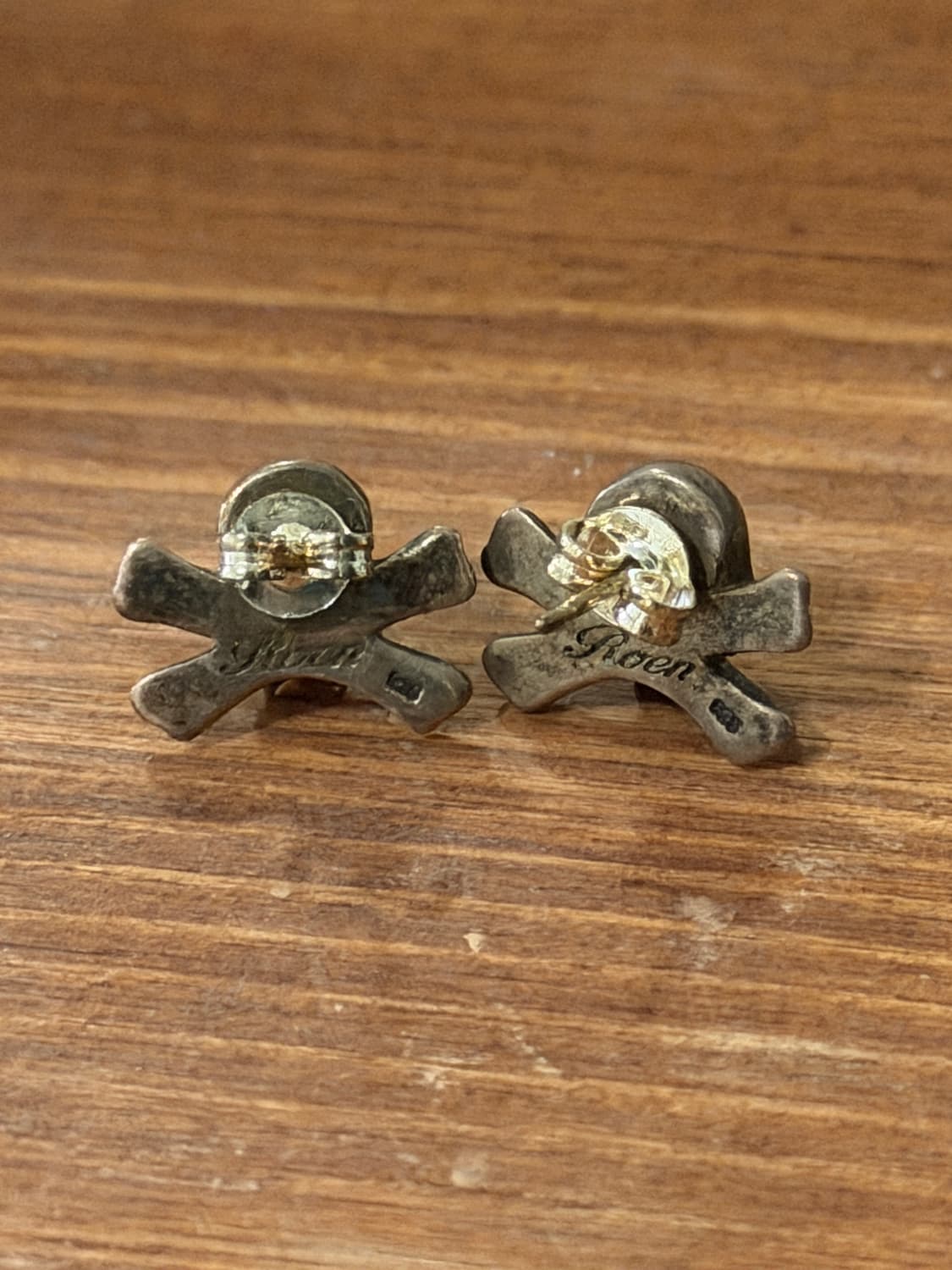 Roen 스컬 크로스본 925 실버 귀걸이  상품이미지2