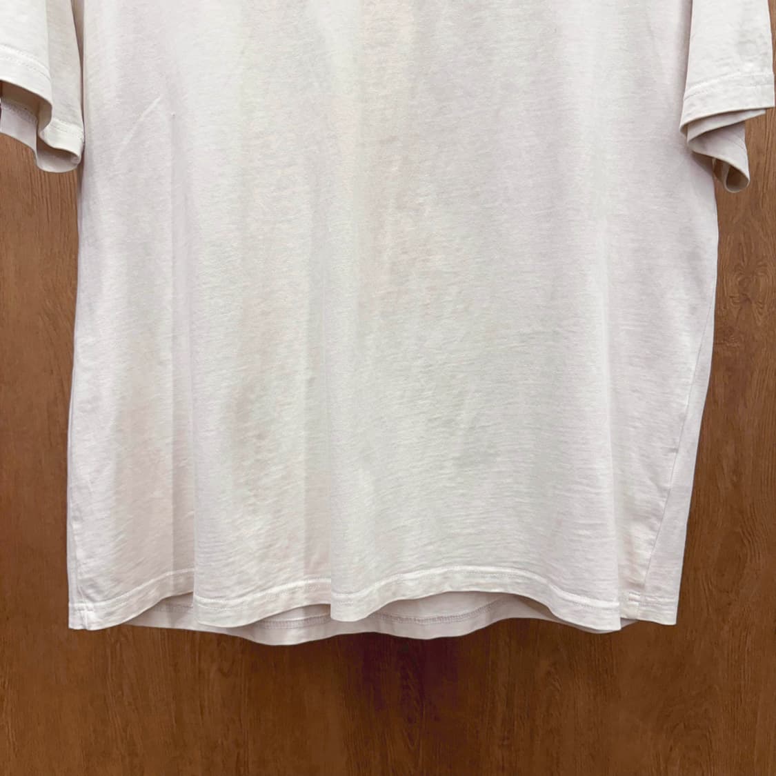 에센셜 피어오브갓 로고 프린팅 반팔 티셔츠 빅레터링 디테일 아이보리 상품이미지5