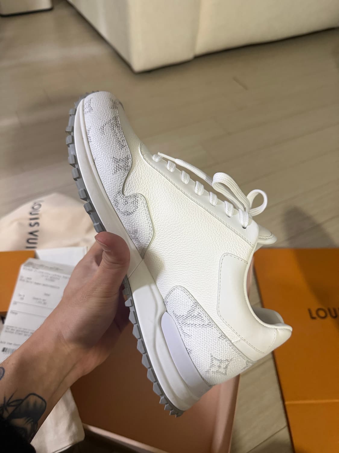 루이비통 런 어웨이 스니커즈  상품이미지6