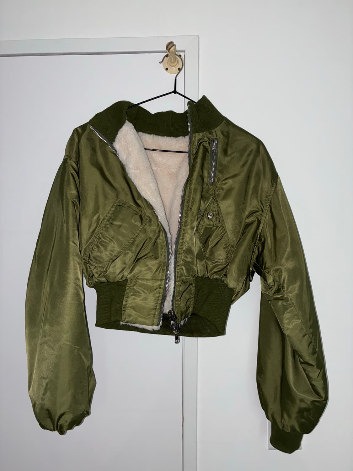 리버서블 양털 크롭 항공점퍼 카키 상품이미지2