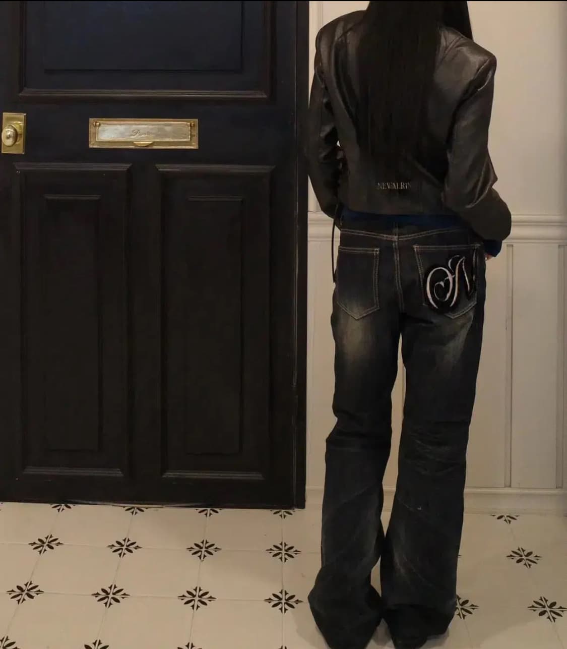 뉴얼린 크롭 엠블럼 워싱 레더 가죽 자켓 블랙 상품이미지2