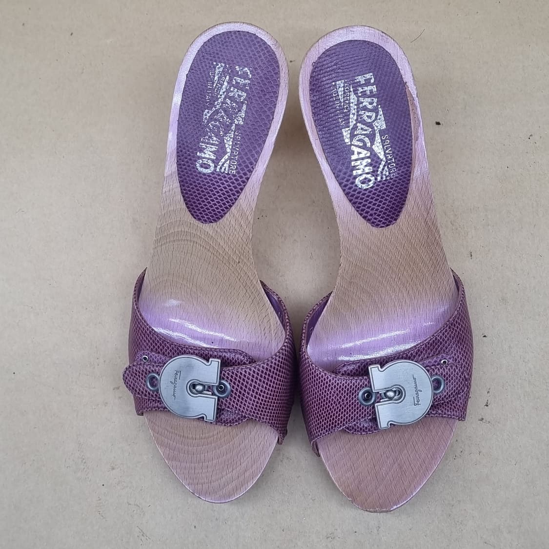 페라가모 여성 샌들 힐7B 240 상품이미지2