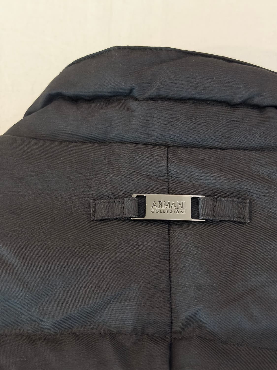 아르마니 꼴레지오니 사선 지퍼 구스다운 패딩 상품이미지6