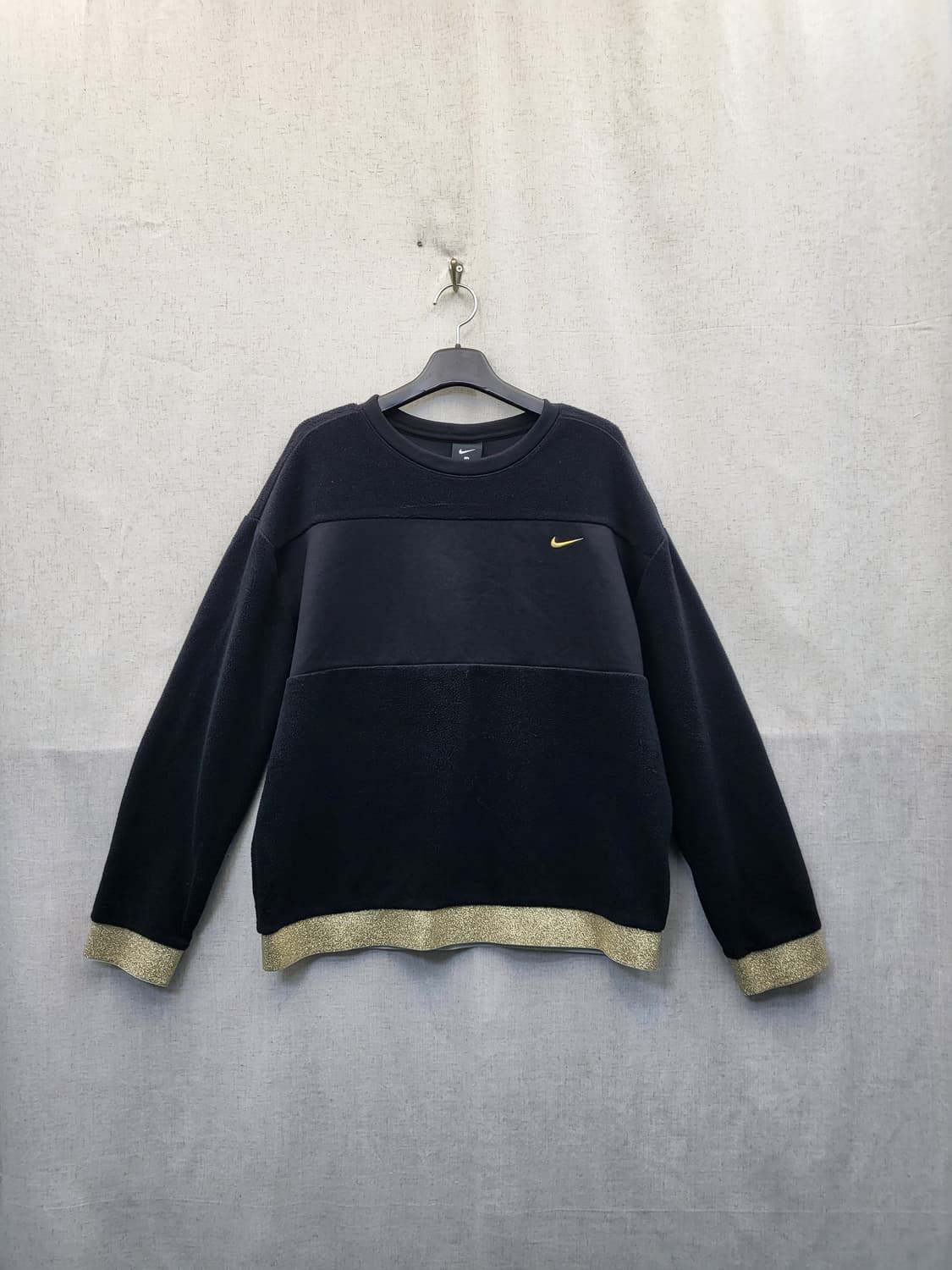 나이키 블랙 금장 포인트 맨투맨 상품이미지1