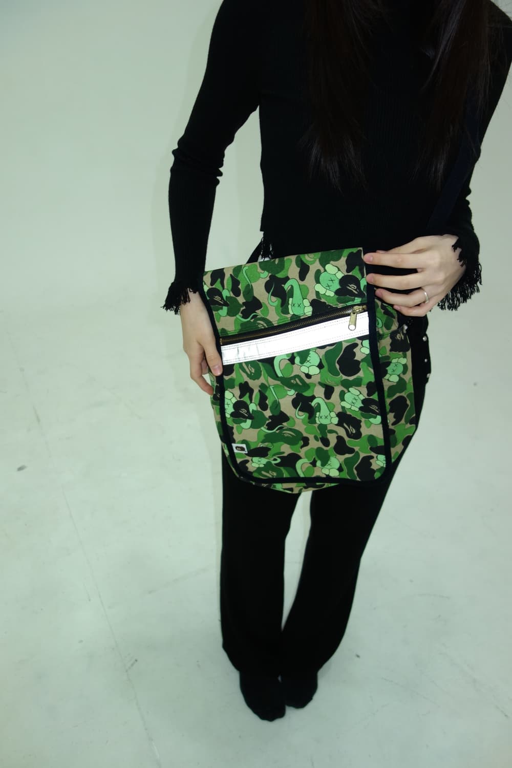 베이프 x 카우스 숄더백 상품이미지1