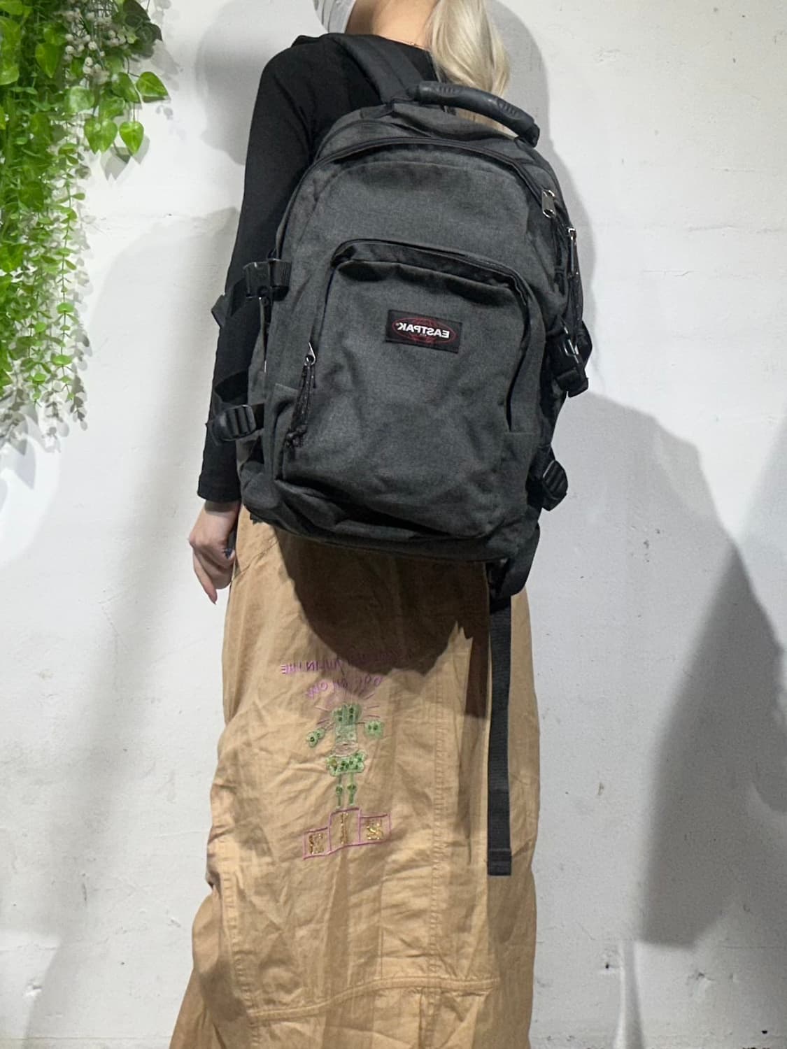 이스트팩 그레이 백팩 가방 상품이미지1