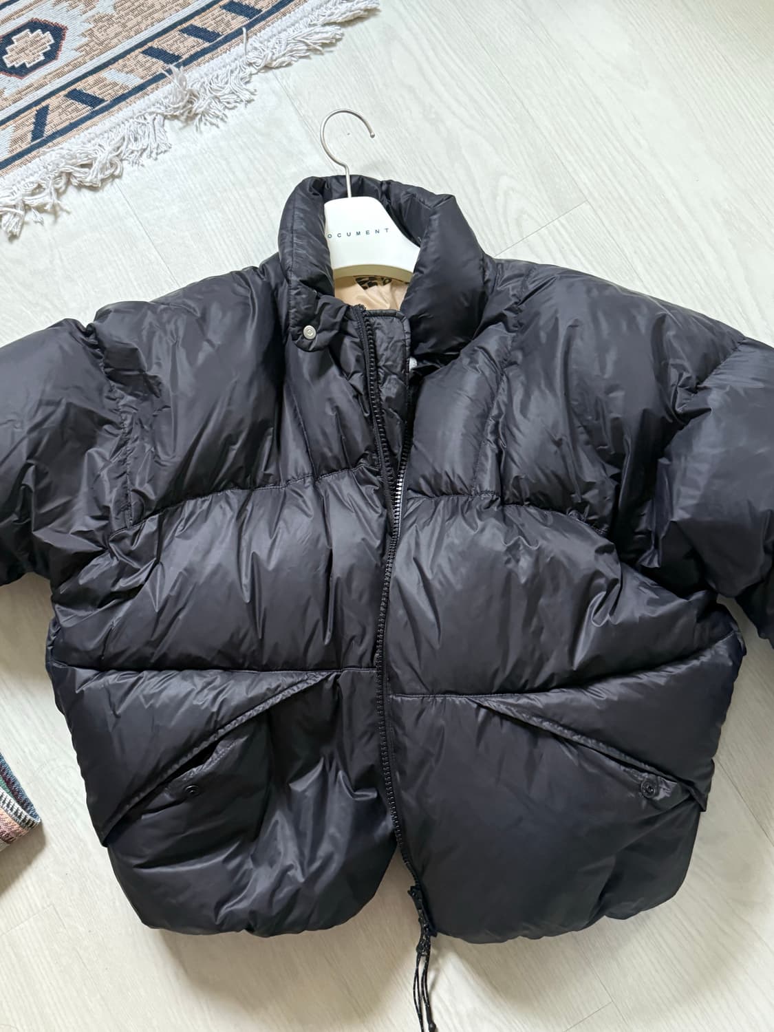 비헤비어 폴라 덕다운 패딩 블랙  상품이미지5