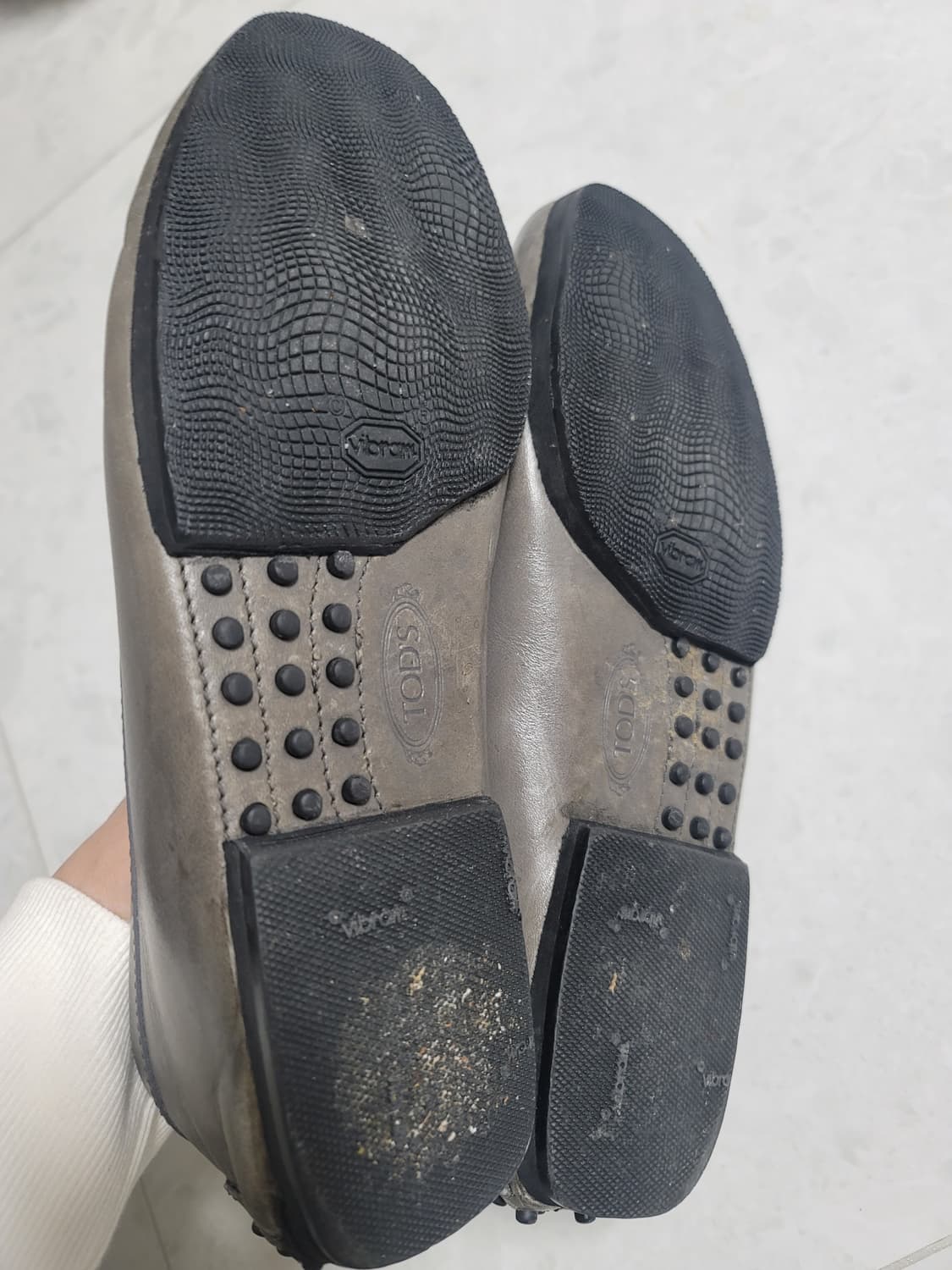 토즈 명품 로퍼 8사이즈 남성 270사이즈 상태굿

 상품이미지3