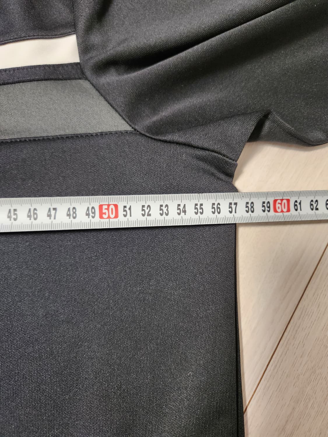 나이키 집업 저지 트랙탑 사이즈105(xl)

지퍼고무 파손(사진참조)
 상품이미지3