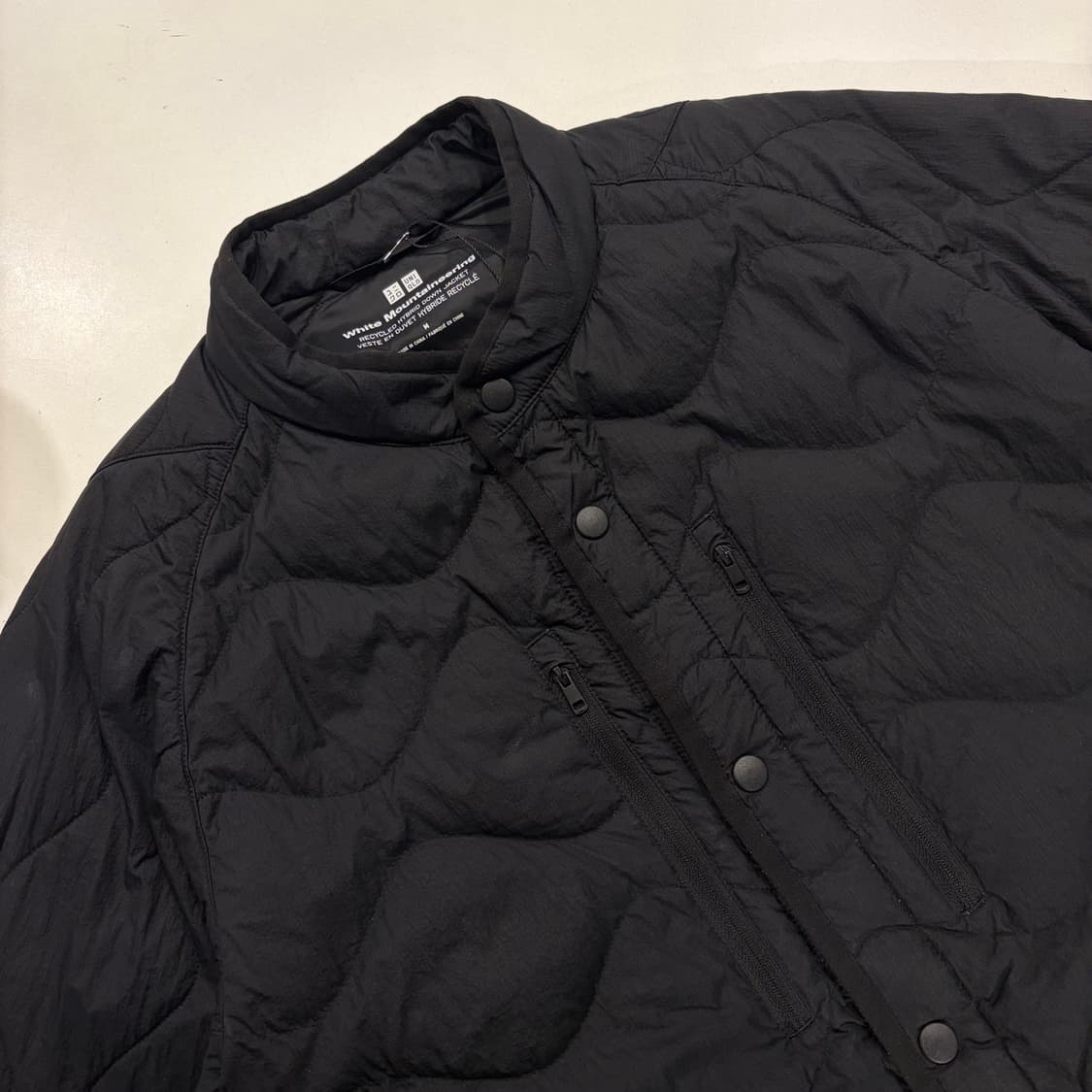 [M] 유니클로 화이트 마운티니어링 경량 다운 블랙 B521 상품이미지3