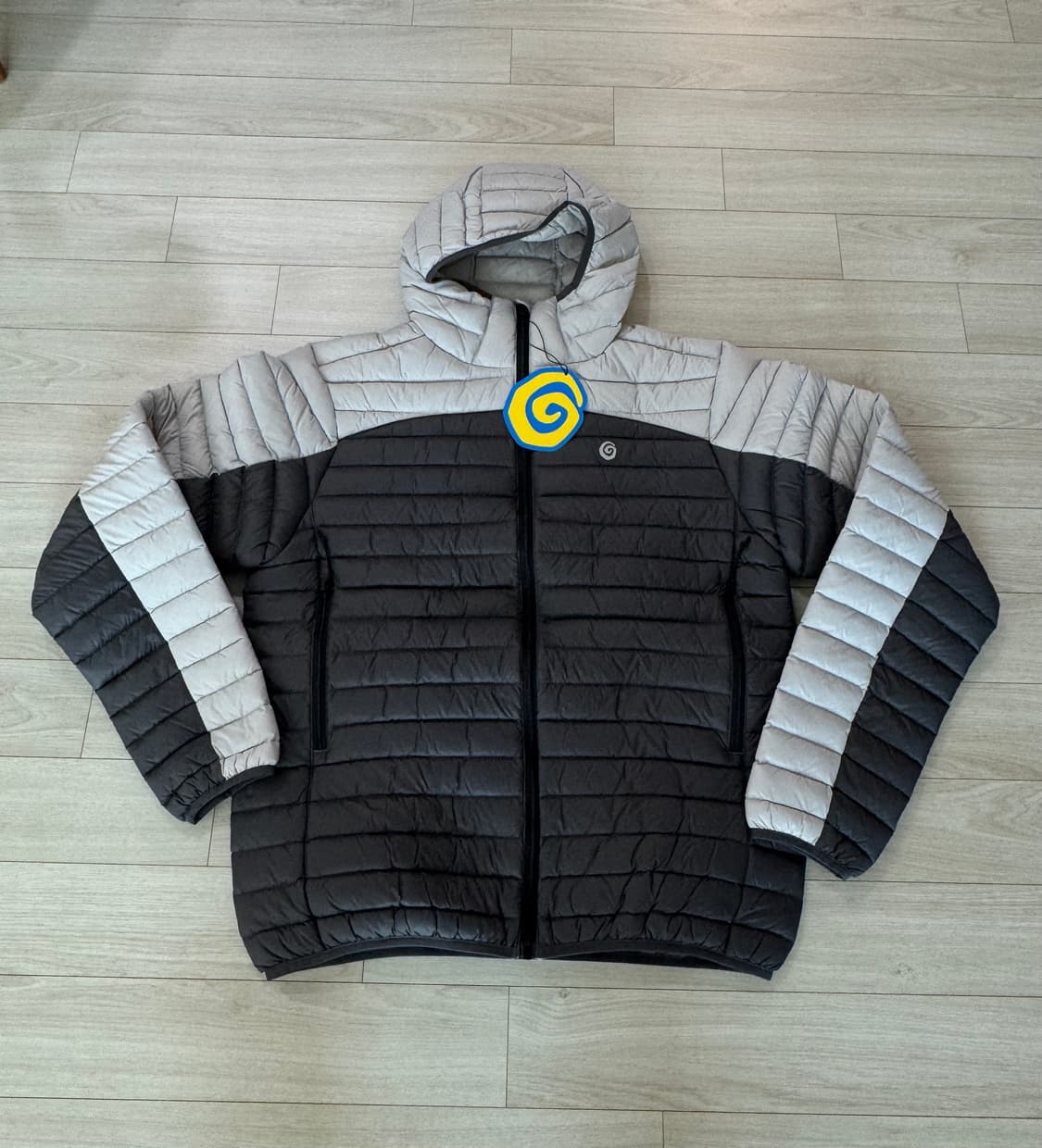 오스트리야 경량패딩 XL 새싱품 상품이미지1