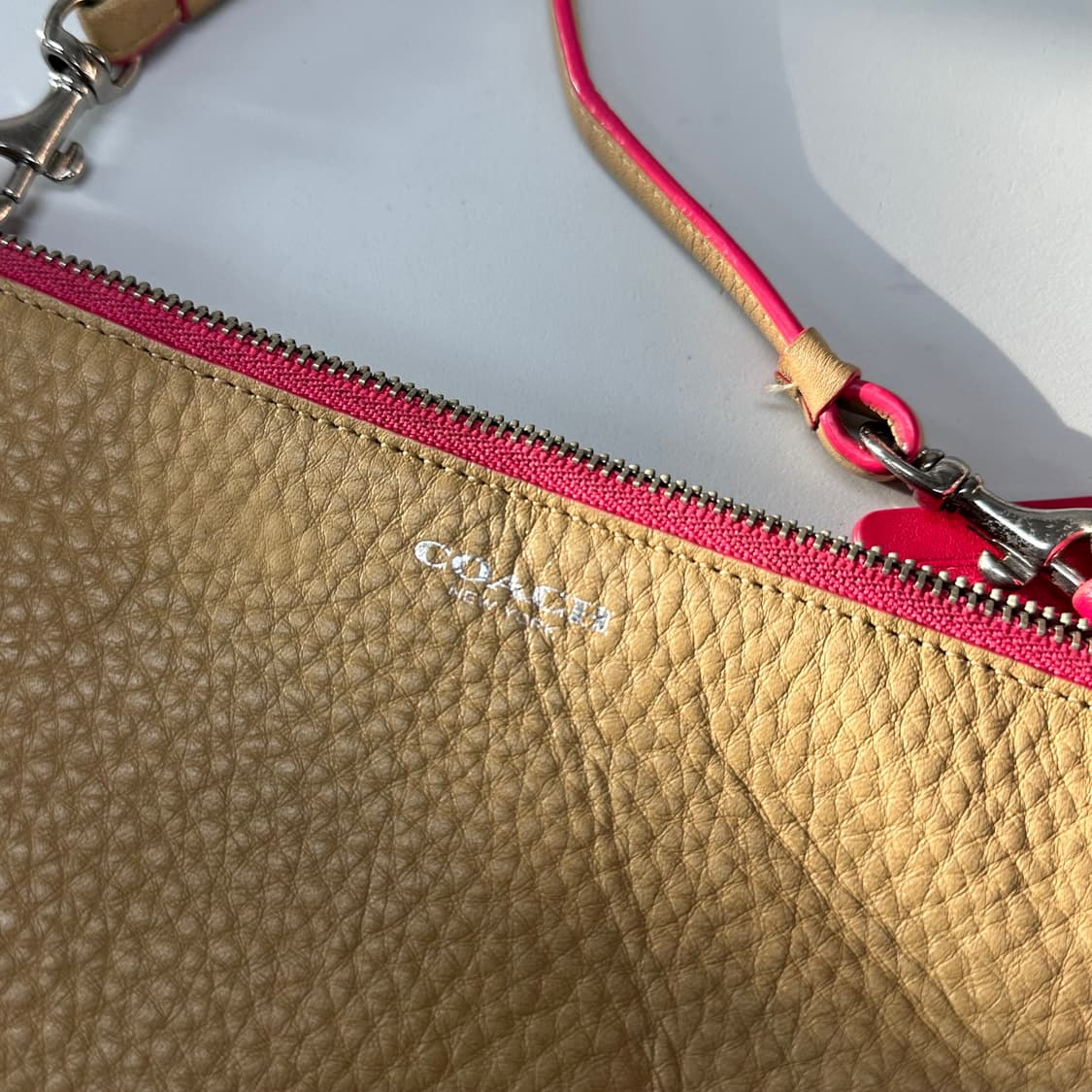 코치 파우치 크로스백 상품이미지3