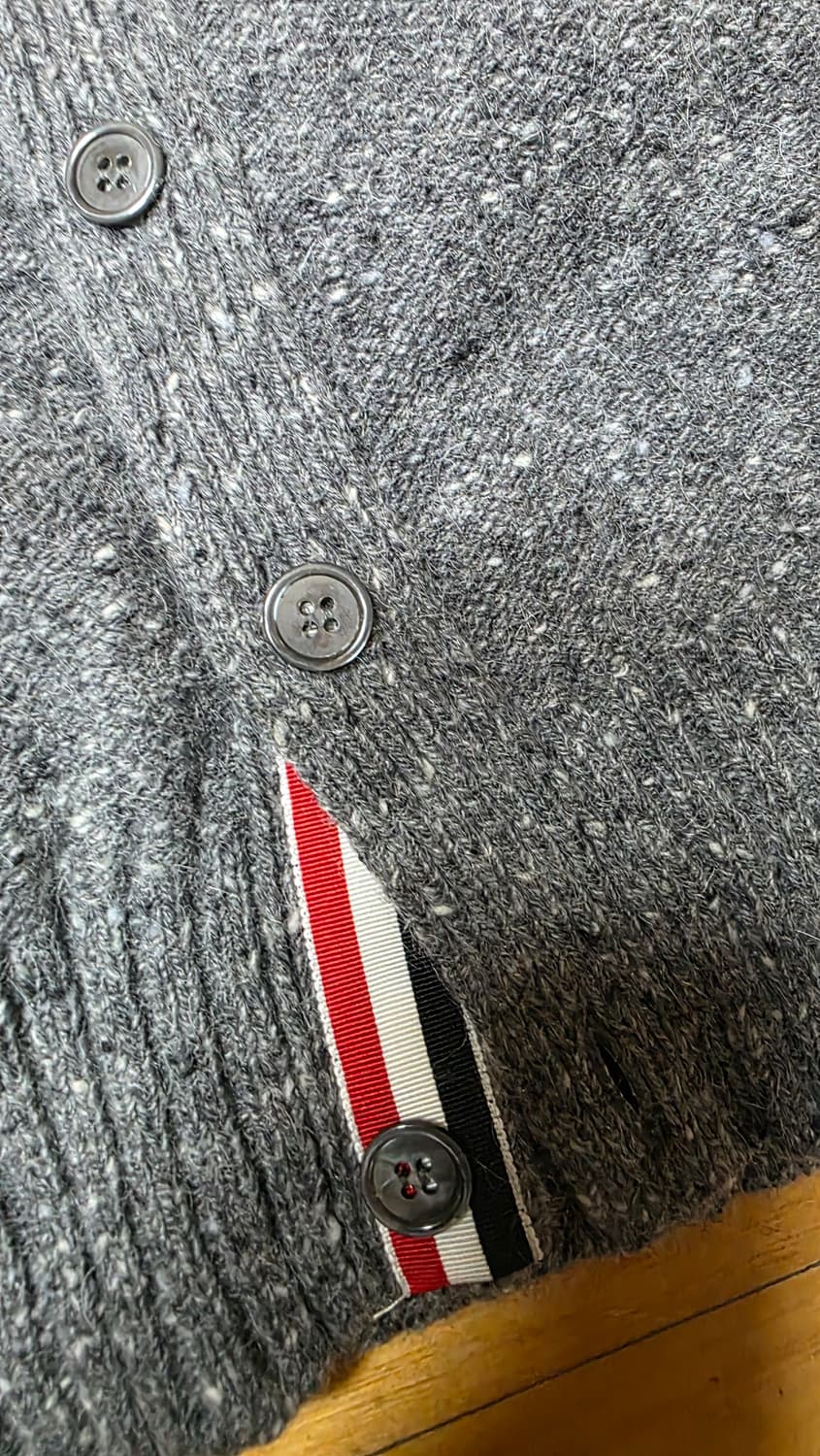 [4,새상품급]톰브라운 리버스 사선 가디건 상품이미지7