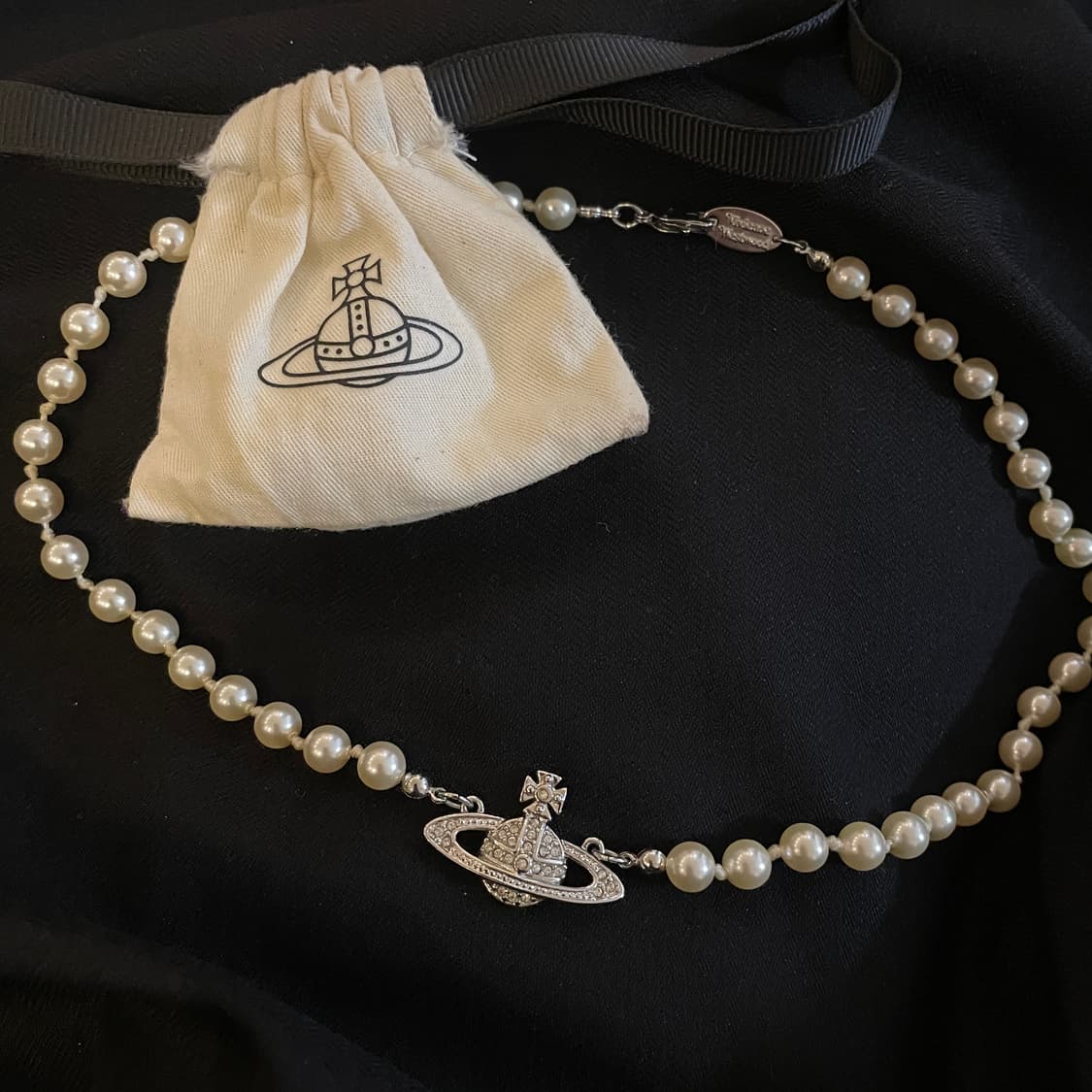 비비안웨스트우드 진주 미니 바스 릴리프 은장 목걸이  상품이미지3