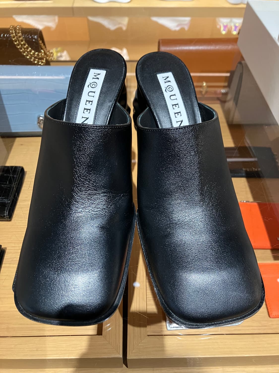 새상품)알렉산더 맥퀸 블랙 크러쉬 뮬 38 상품이미지2