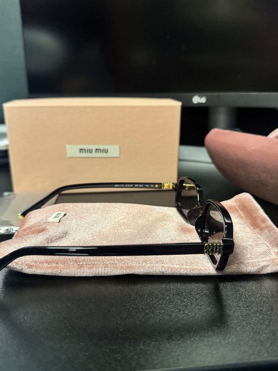 미우미우 리가드 선글라스 슬레이트 그레이 렌즈 상품이미지2