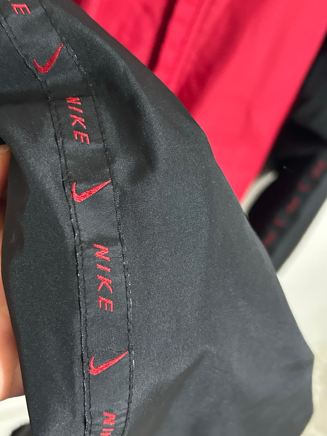 나이키 올드스쿨 사이드로고 검빨 스우시 바람막이 상품이미지2