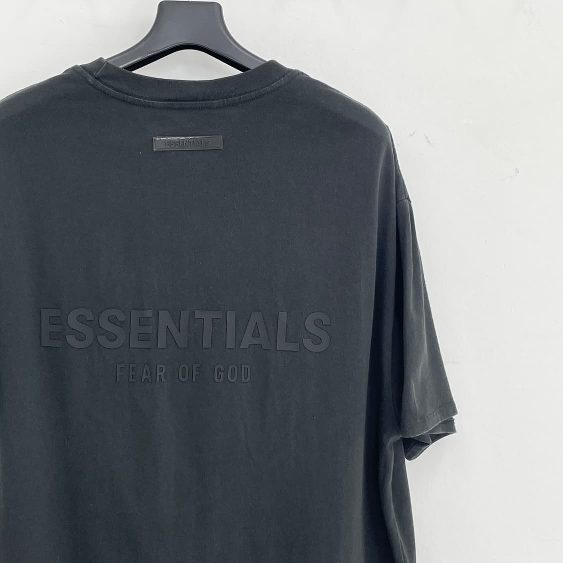 피어오브갓 에센셜 공용100-105 오버핏 블랙 로고 반팔 티셔츠 상품이미지5