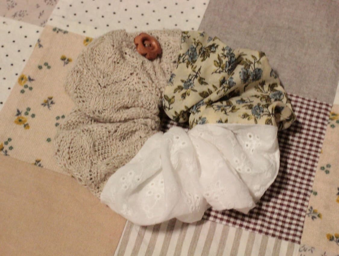 핸드메이드 펀칭레이스 패치워크 스크런치 상품이미지5