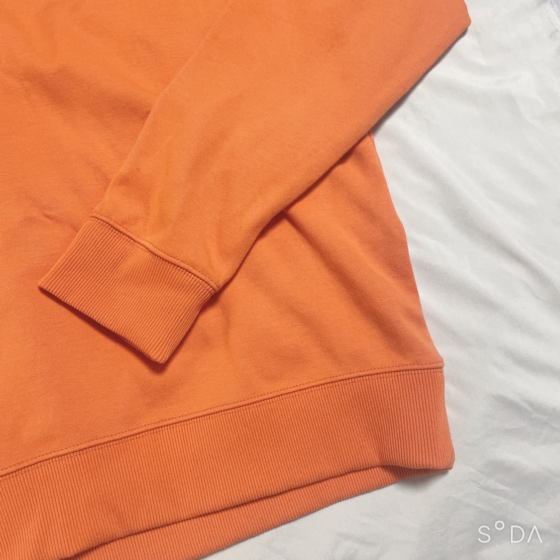 아더에러 메종키츠네 오렌지 맨투맨 상품이미지3