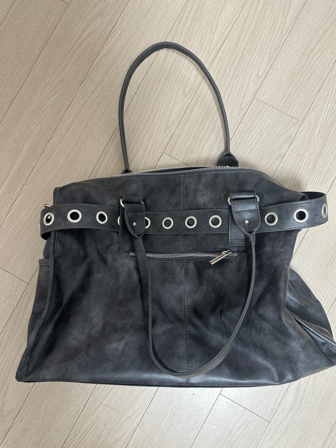 일리고 벨티드 스퀘어 토트백 차콜 상품이미지3