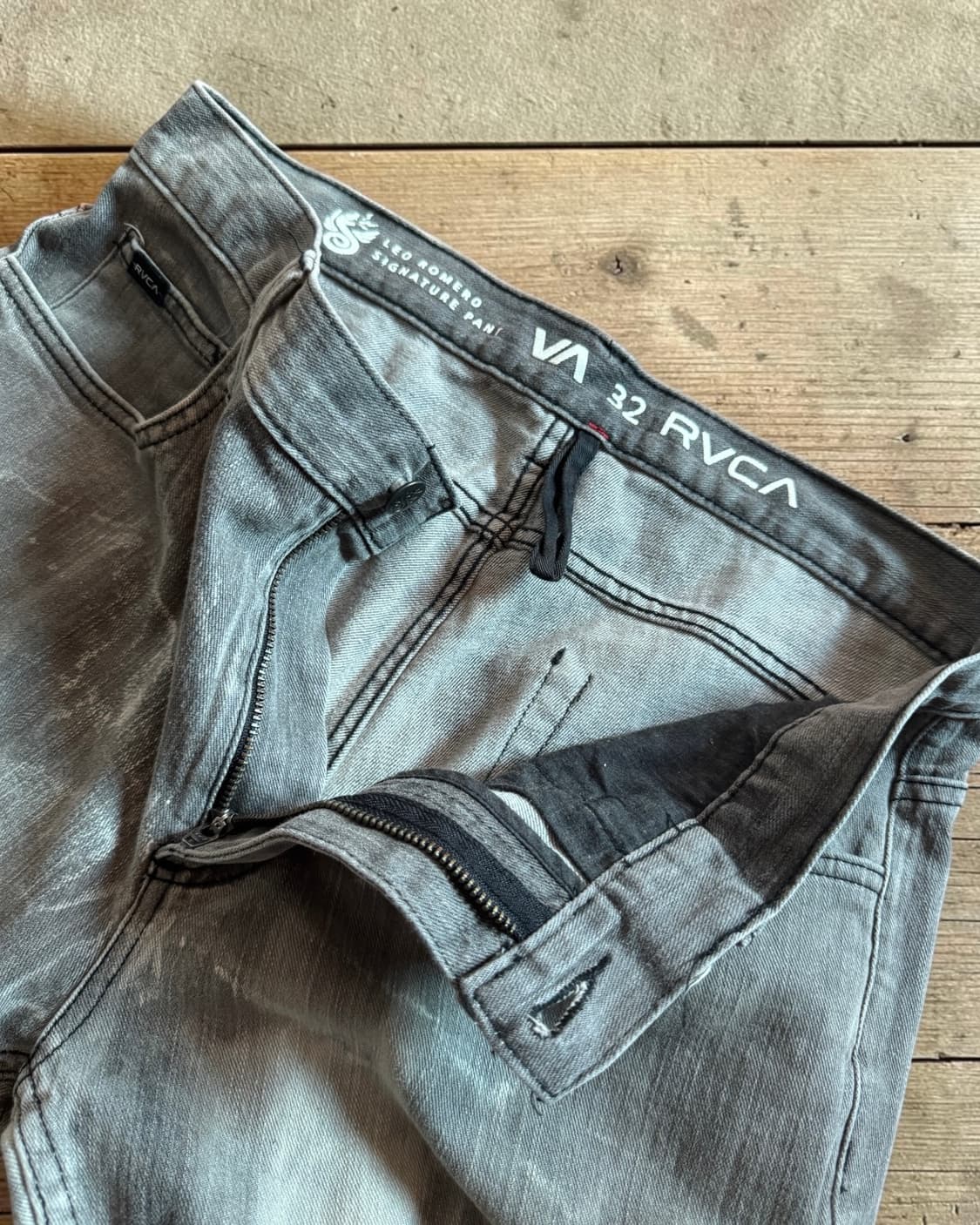 RVCA x 레오 로메로 디스트레스드 블리치 세미 부츠컷 데님 팬츠 상품이미지6