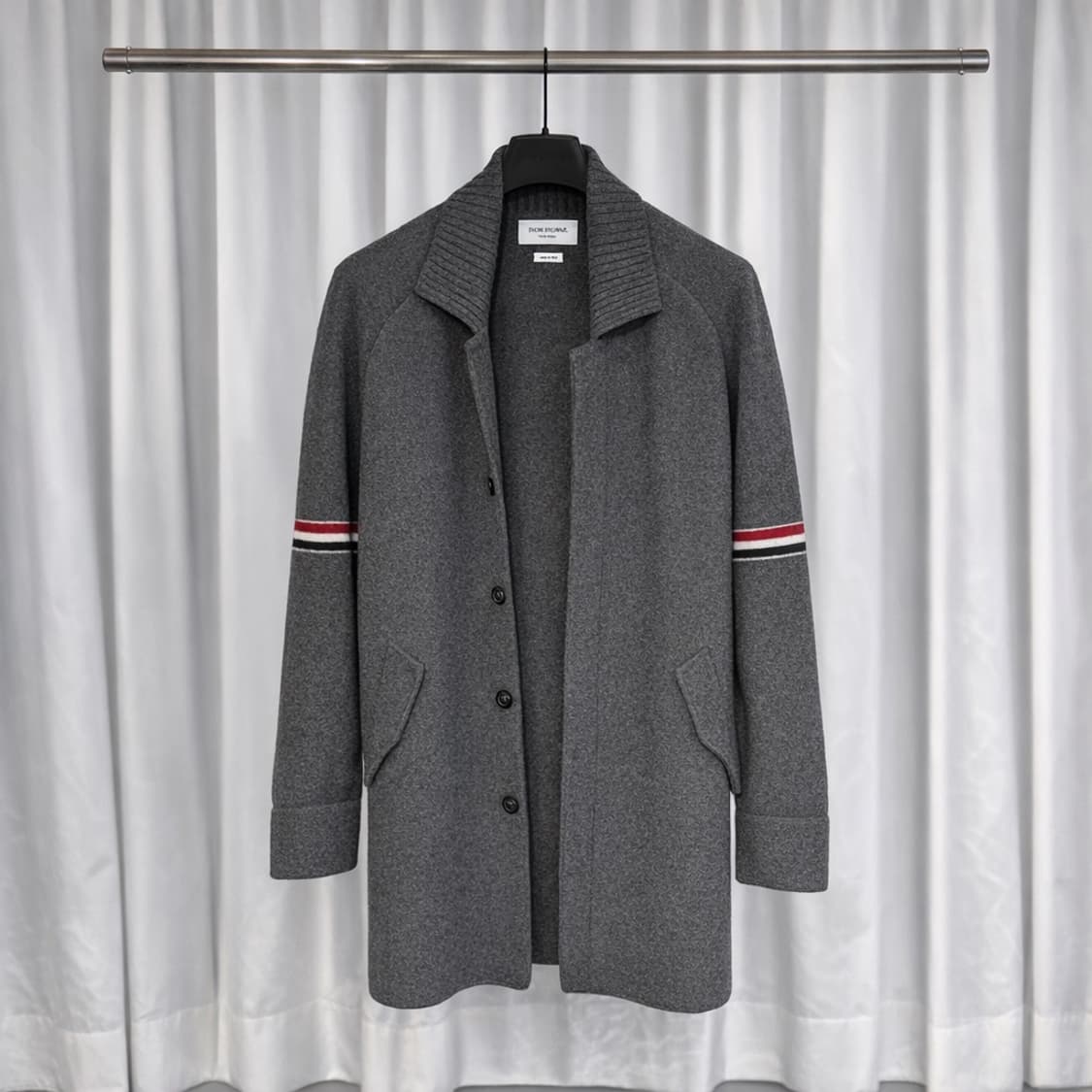 [새상품/4] 25fw 톰브라운 RWB 밀라노 스티치 암밴드 니트 코트  상품이미지1