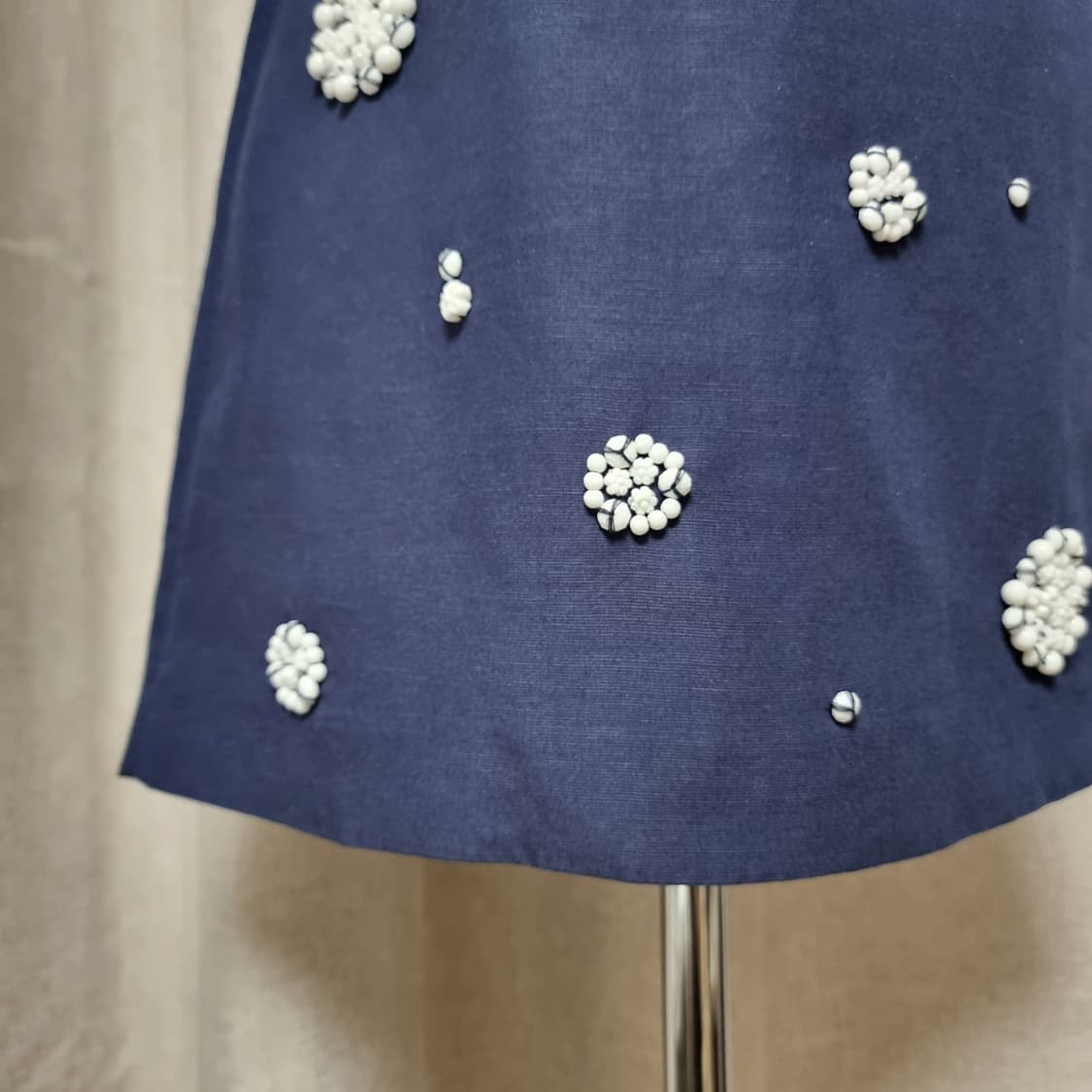 시슬리 Sisley 비즈장식 린넨혼방 슬리브리스 원피스 (44) 새상품 상품이미지4