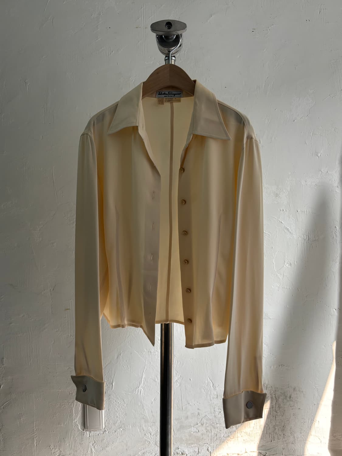 살바토레 페르가모 베이지 컬러 실크 셔츠 상품이미지4