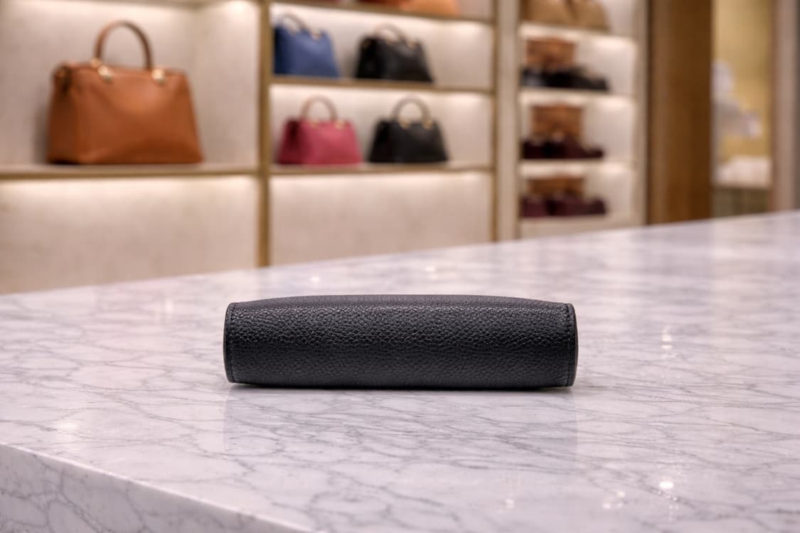 [S급] 톰브라운 페이퍼 라벨 페블 폰 홀더 크로스백 판매합니다!!! 상품이미지3