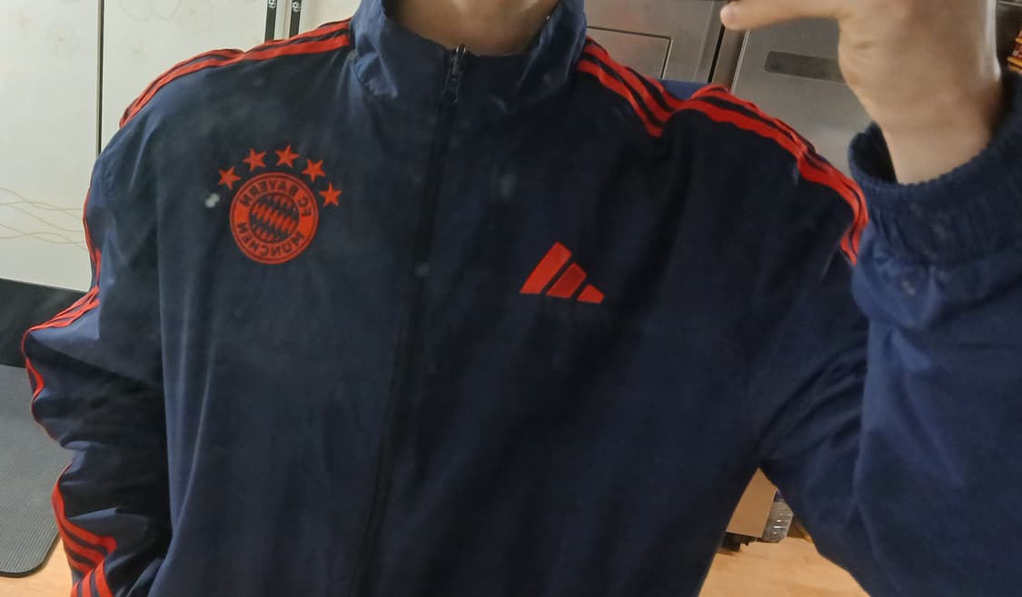 "아디다스 바이에른 뮌헨 양면 바람막이 L 급처 정가20만 네고가능 상품이미지3