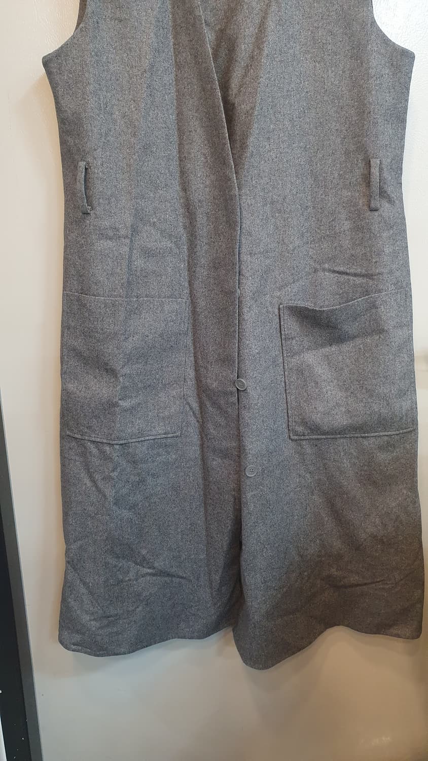 COS 울롱조끼40
울70% 폴리25% 케시미어5%
구김살짝외상태최상입니 상품이미지3