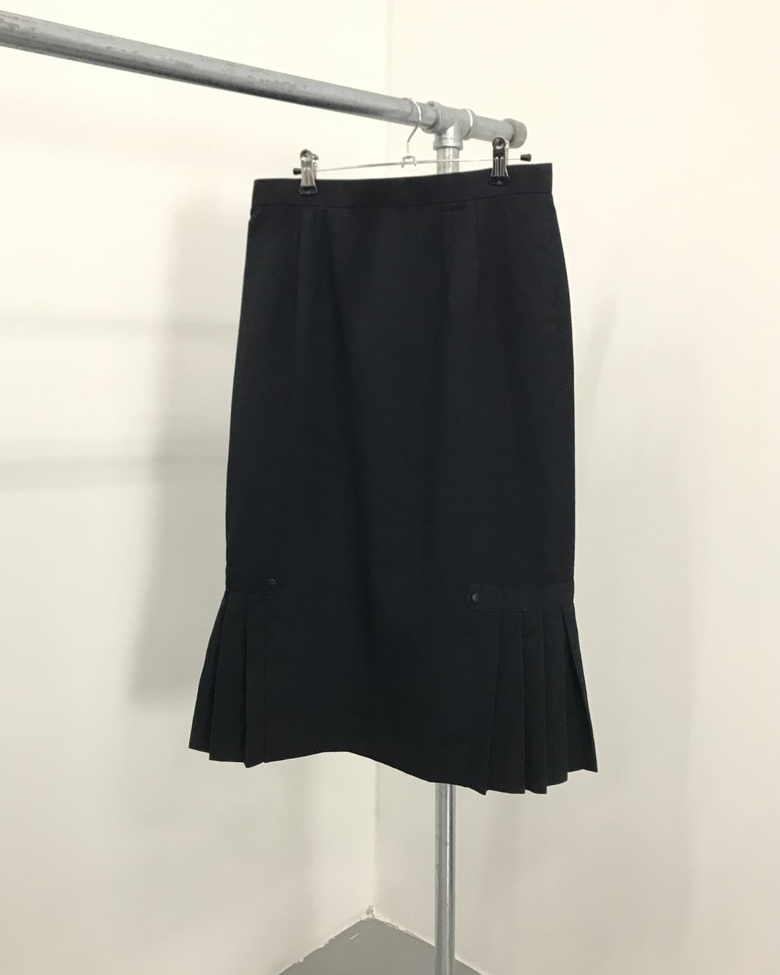 Cecilene Black Midi Skirts 상품이미지3