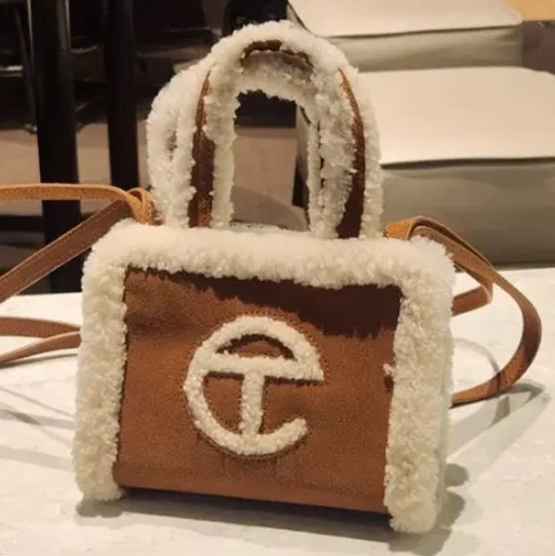 텔파 어그 콜라보 미니백 스몰 체스트넛 상품이미지1