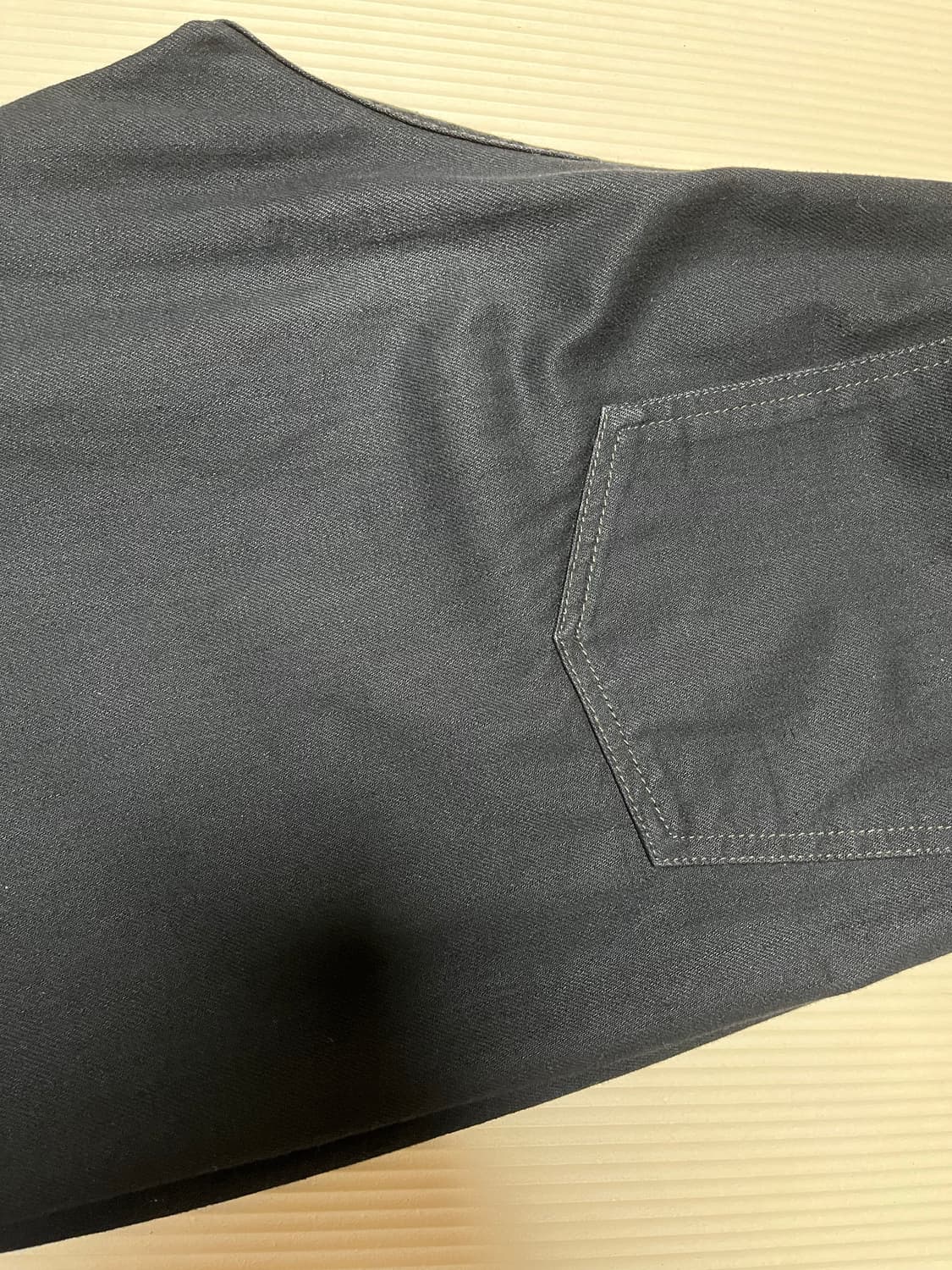 (M) 25 르메르 트위스티드 벨티드 데님 팬츠 블랙 상품이미지3