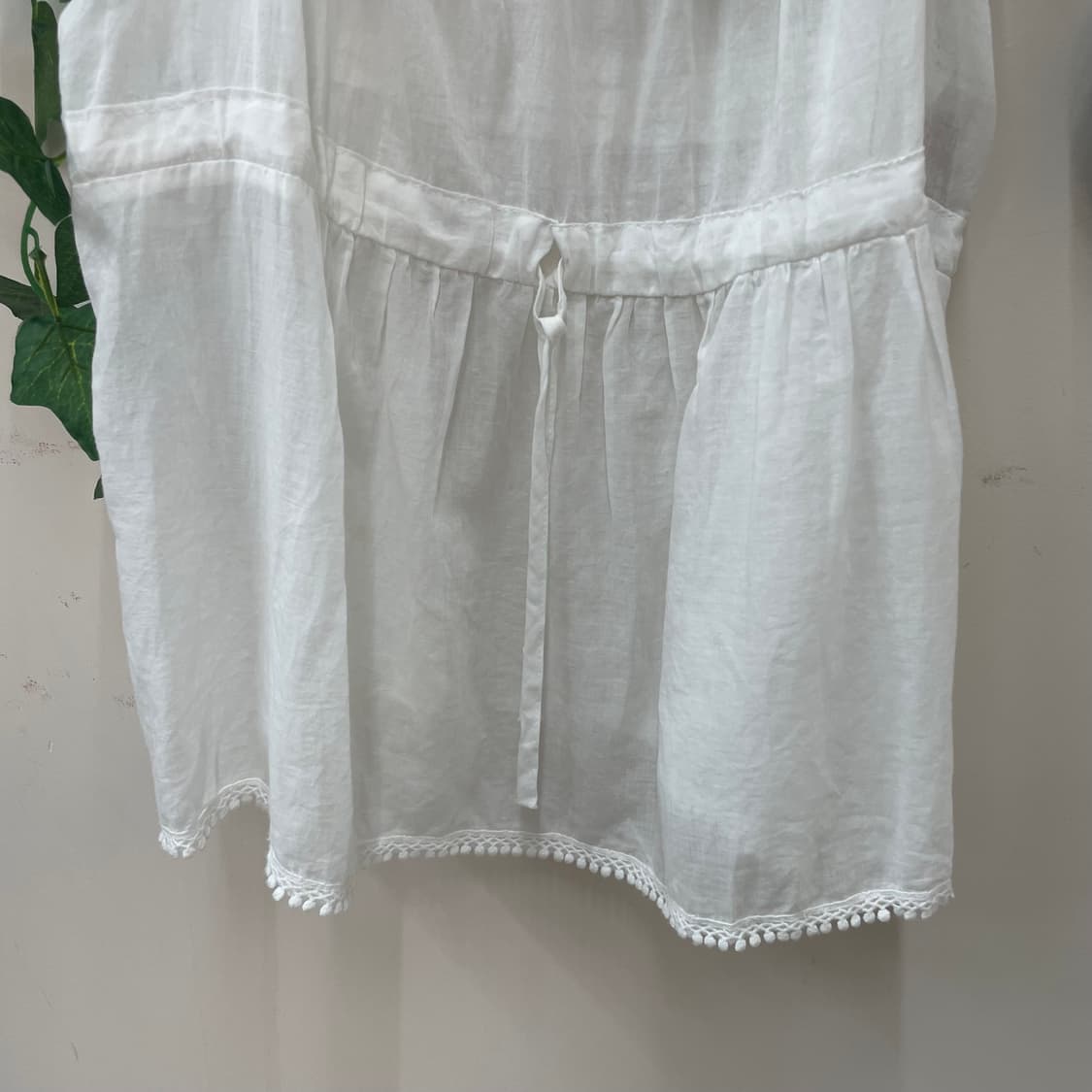 레이스 펀칭 허리 스트링 나시 슬리브리스 상품이미지3